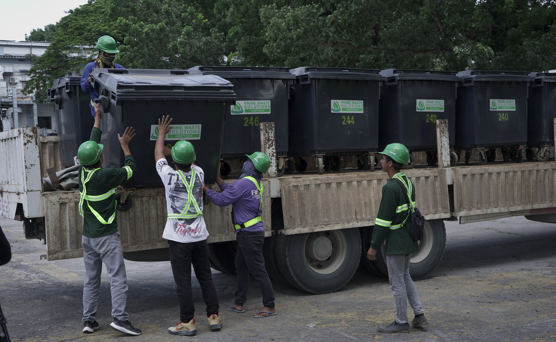 Prime Waste Solutions Pampanga deploys waste bins from its site in Porac, Pampanga to Clark. Effective October 6, PWS Pampanga is the lone service provider authorized to handle collection of residual waste within Clark.